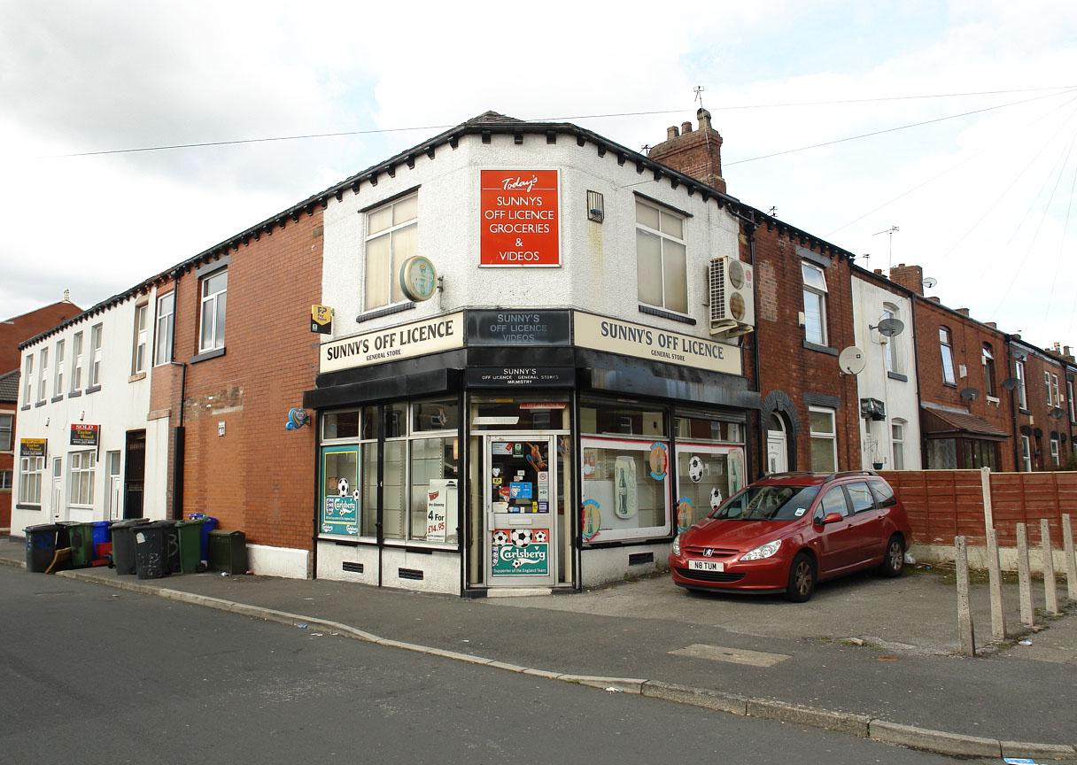 5 Retail properties for sale in AshtonunderLyne, UK Page 1